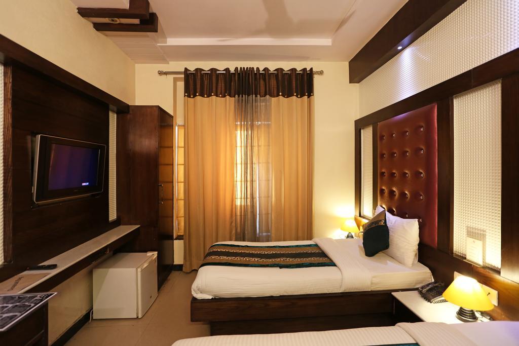 Hotel Star Plaza@New Delhi Railway Station Zewnętrze zdjęcie