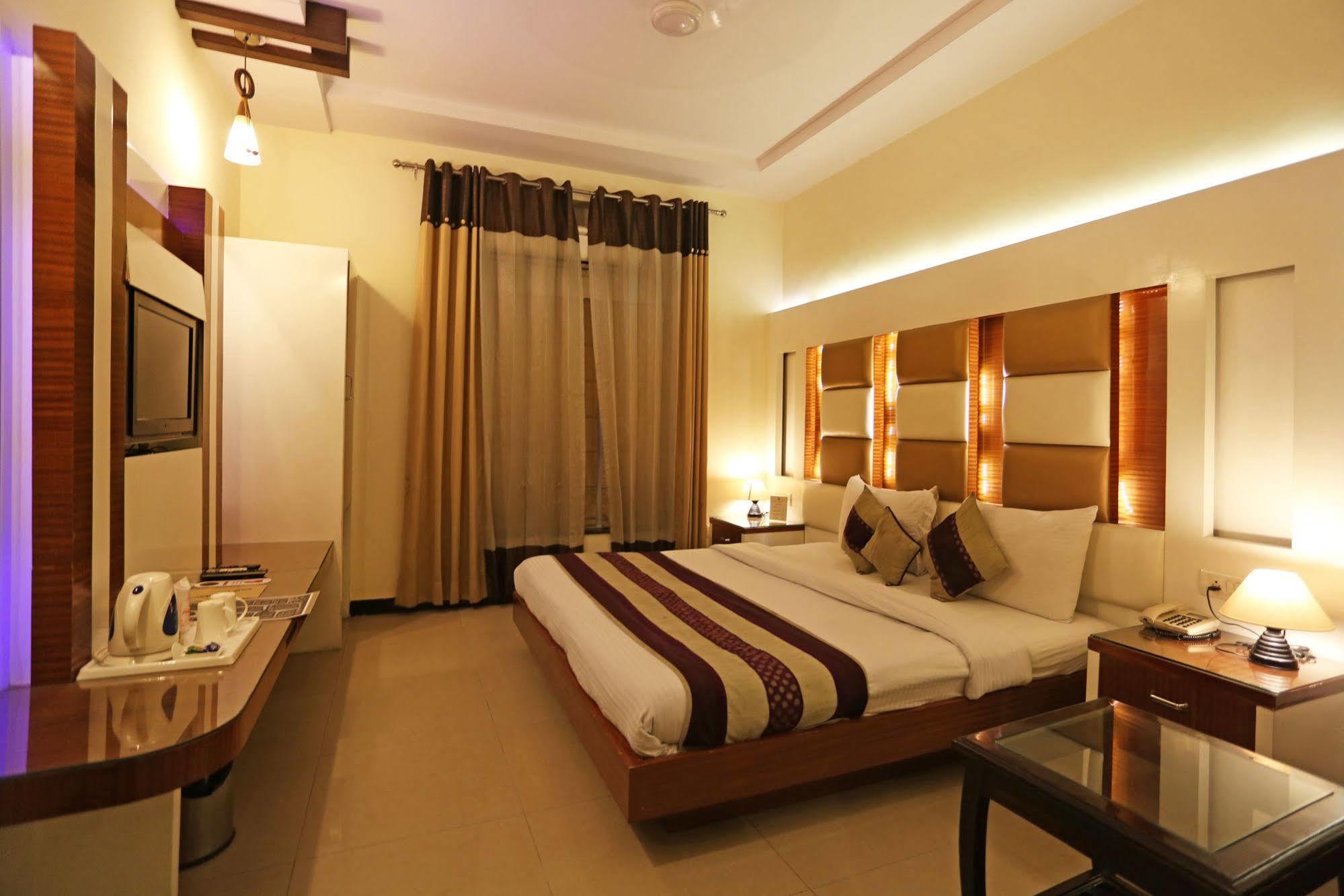 Hotel Star Plaza@New Delhi Railway Station Zewnętrze zdjęcie