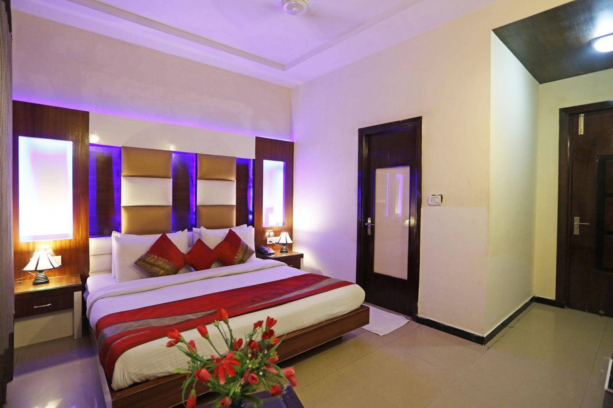Hotel Star Plaza@New Delhi Railway Station Zewnętrze zdjęcie